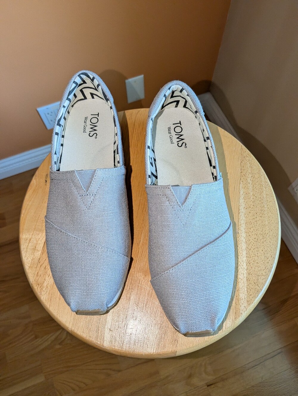 Like NEW TOMS Women's Slip-On Canvas Loafers in Light Gray Size 8.5